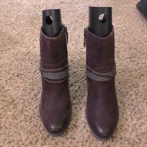 EUC Burgundy Leather Tamaris Studded Booties